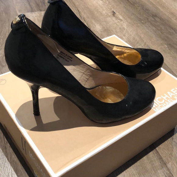 Micheal kors pumps - Picture 2 of 3